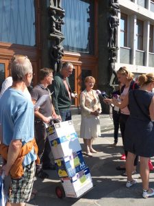 vlozitev-spremembe-zakona_pred-dz-s-skatlami