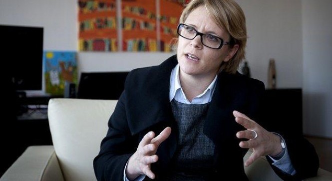 Anja Kopač Mrak-v pisarni